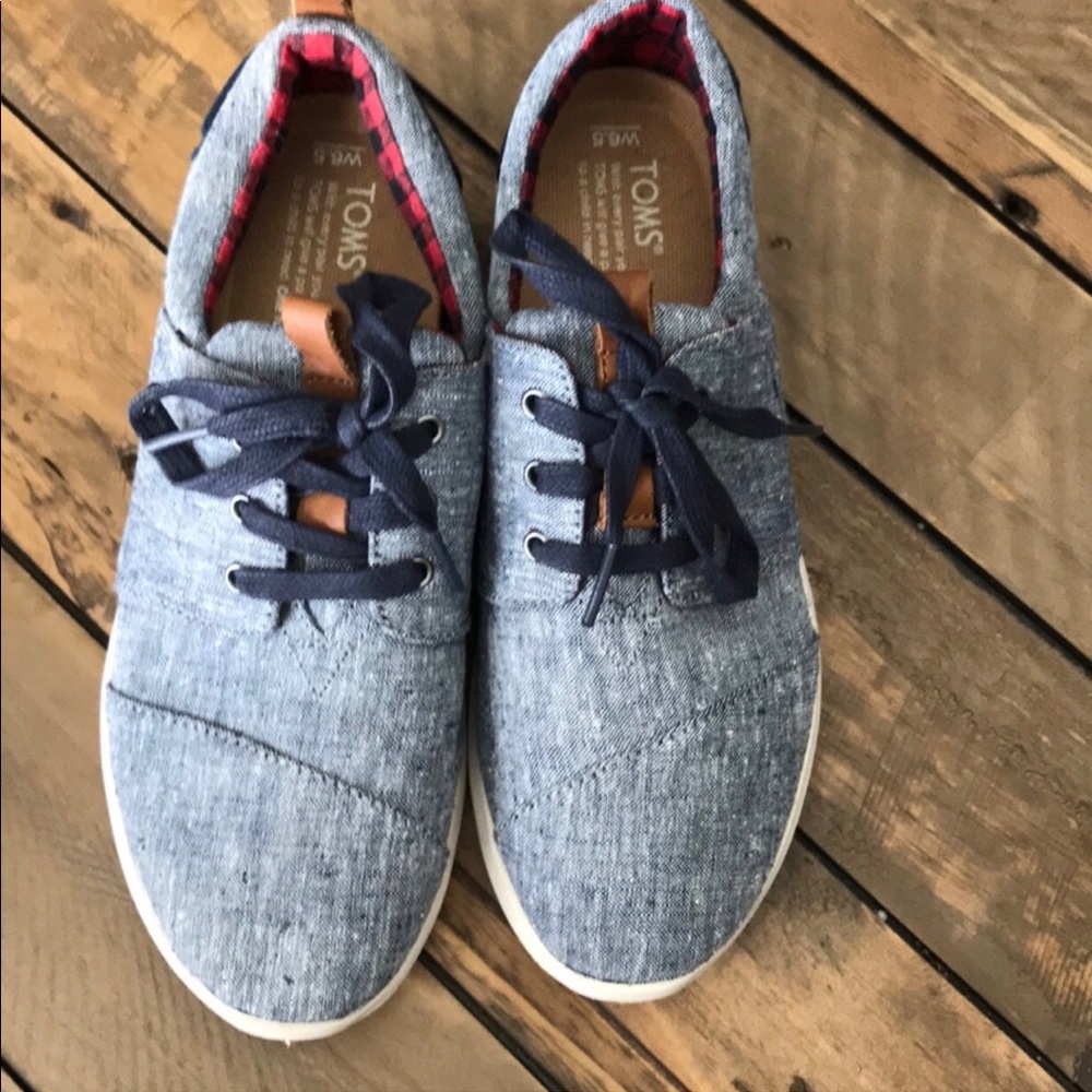 Toms - Picture 2 of 3